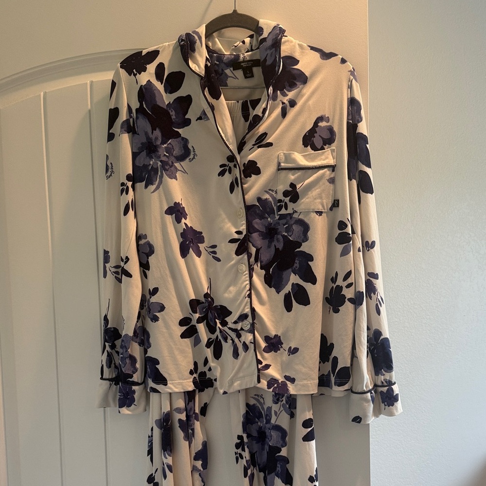 Vera Wang pajama set